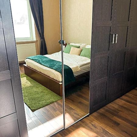 Spacious City Centre Apartment Братислава Екстер'єр фото